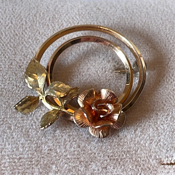 Vintage Krementz 14K Gold Overlay Brooch, Number 9623Y, Excellent Condition - Picture 3 of 11